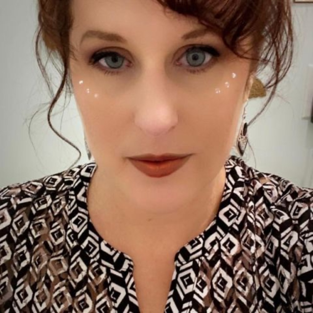 Meet your Posher, Adrianne
